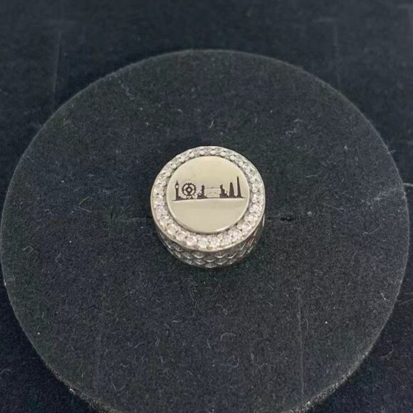 Pandora London City Exclusive London Skyline Heart Charm - Picture 1 of 3